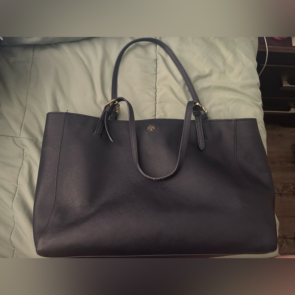Sleek Navy Leather Tote Bag with Spacious Interior